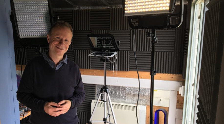 Mark Ryes Experienced male live host TV video presenter voice over with studio at Great British Presenters