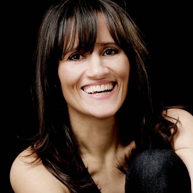 Nina-Conti-international-award-winning-comedian-ventriloquist-speaker-host-at-Great-British-Speakers