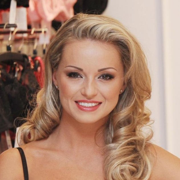 Ola Jordan-celebrity-dancer-coach-host-at-Great-British-Speakers