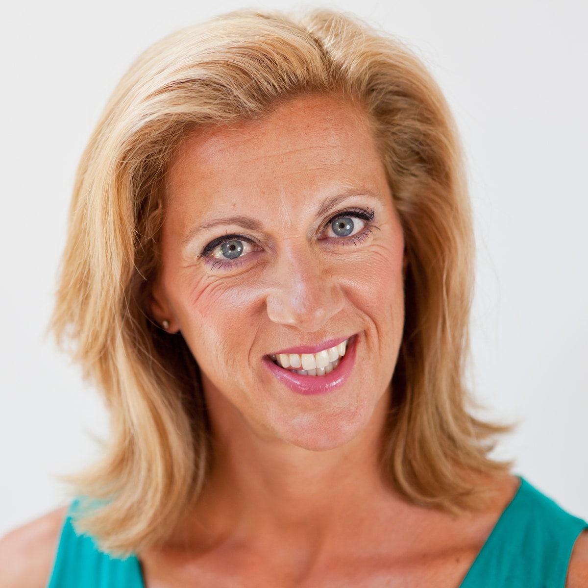 Sally Gunnell GB-400m-hurdler-Olympic-Gold-Medal-World-Champion-motivational-inspirational-speaker-at-Great-British-Speakers