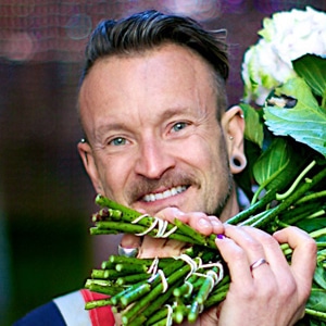 Simon-J-Lycett-Royal-florist-speaker-presenter-host-at-Great-British-Speakers