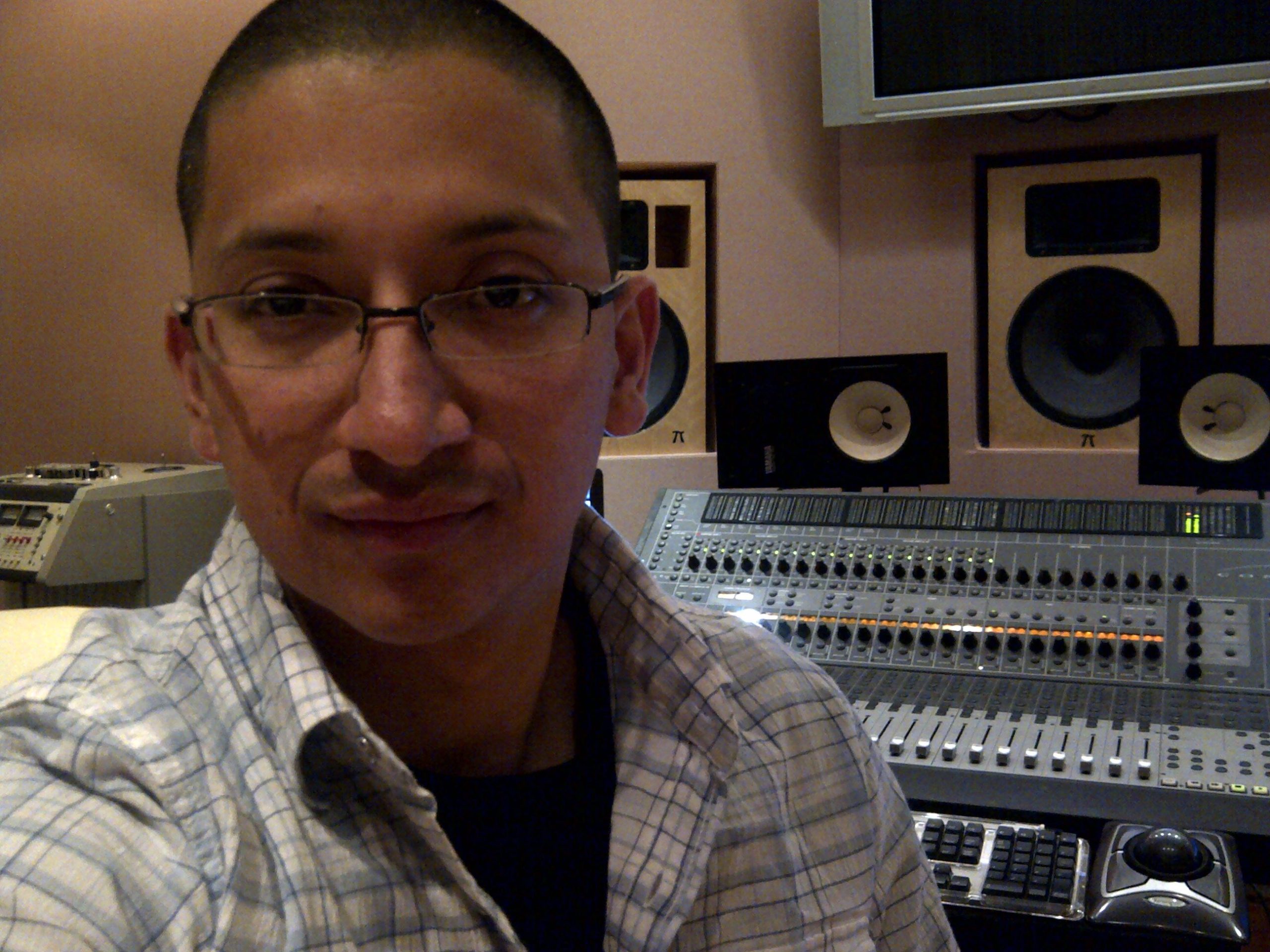 hire-mauricio-latin-american-spanish-voiceover-artist